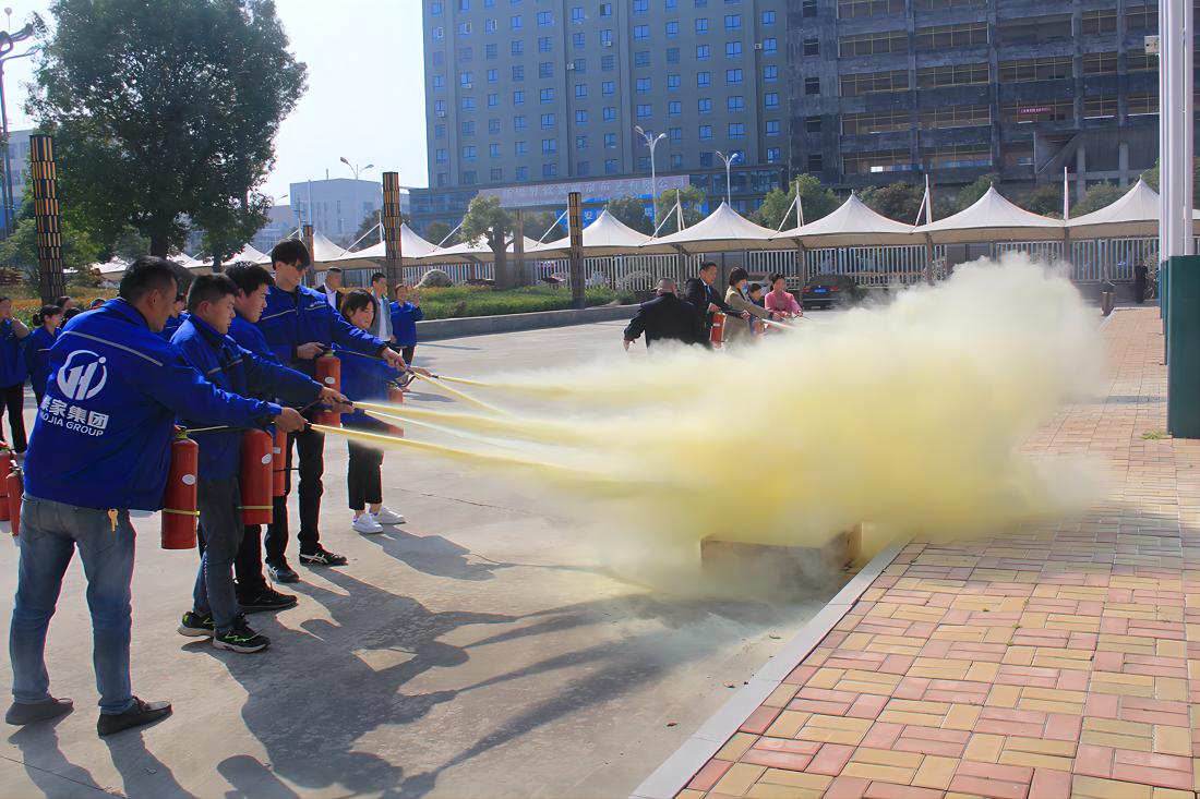 豪家管業為全體員工普及安全消防小知識.